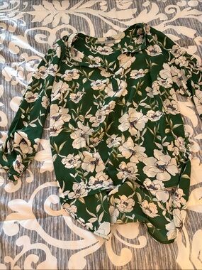 Green Floral V-Neck Women's Blouse - Brand Unknown